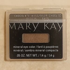 ***BRAND NEW/NEVER BEEN USED*** MARY KAY Mineral Eye Shadow in "Chocolate"